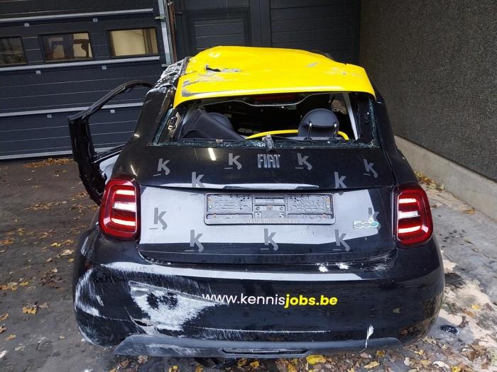 Fiat 500e 42 kWh 3+1 Sloopvoertuig (2022, Zwart)