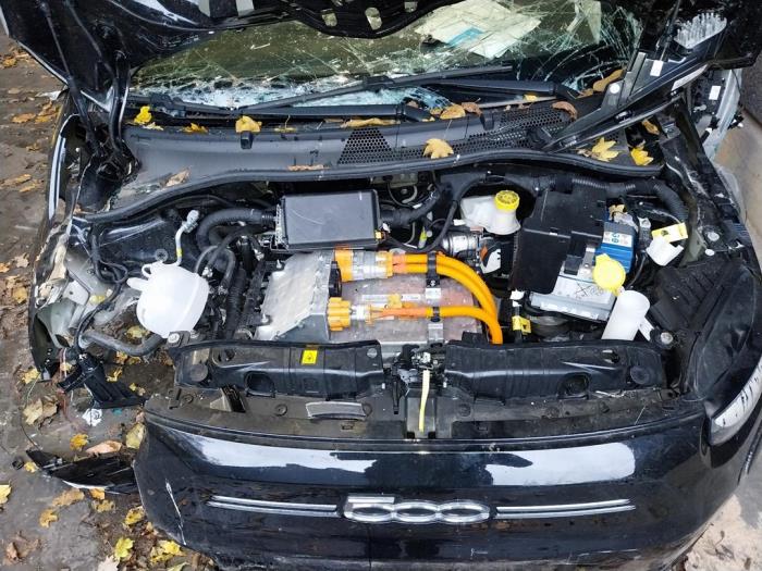 Fiat 500e 42 kWh 3+1 Sloopvoertuig (2022, Zwart)