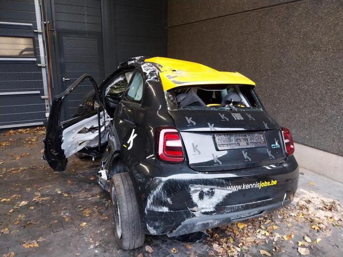 Fiat 500e 42 kWh 3+1 Sloopvoertuig (2022, Zwart)