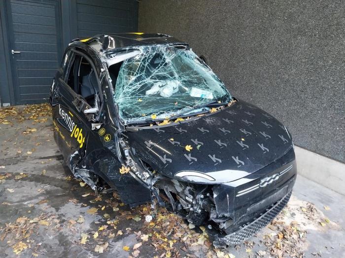 Fiat 500e 42 kWh 3+1 Sloopvoertuig (2022, Zwart)