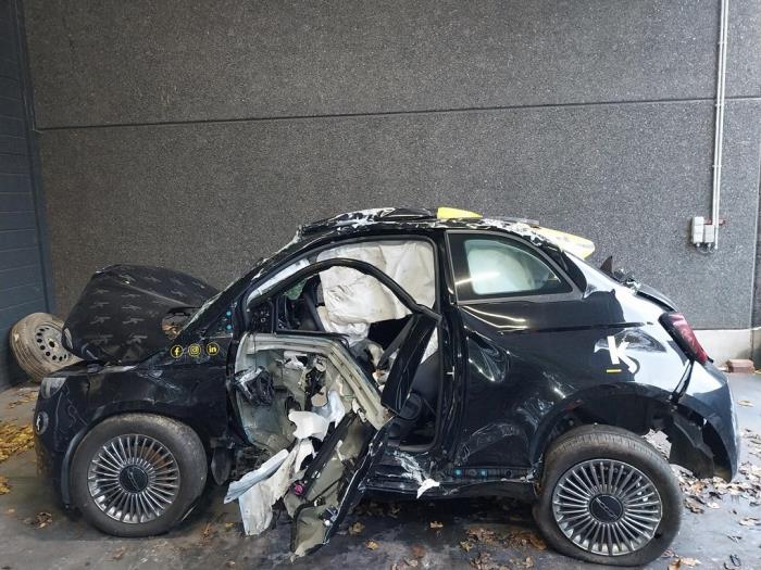 Fiat 500e 42 kWh 3+1 Sloopvoertuig (2022, Zwart)