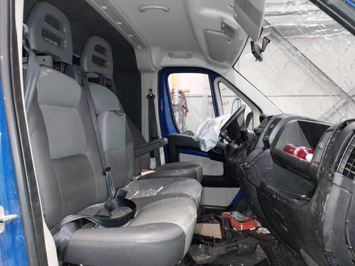 Peugeot Boxer 2.2 HDi 110 Euro 5 Sloopvoertuig (2011, Blauw)