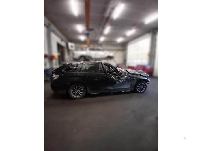 BMW 3 serie Touring 318d 2.0 16V Sloopvoertuig (2016, Zwart)