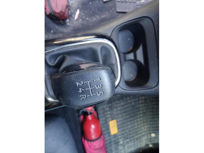 Citroen C4 Cactus 1.2 PureTech 110 12V Sloopvoertuig (2018, Donker, Paars)