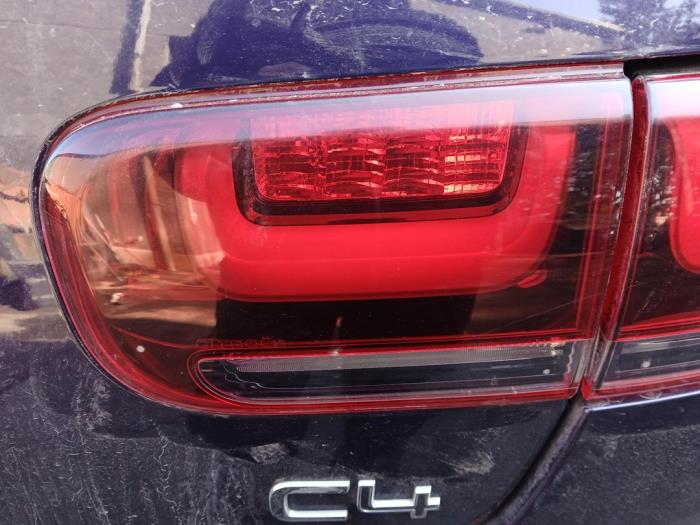 Citroen C4 Cactus 1.2 PureTech 110 12V Sloopvoertuig (2018, Donker, Paars)