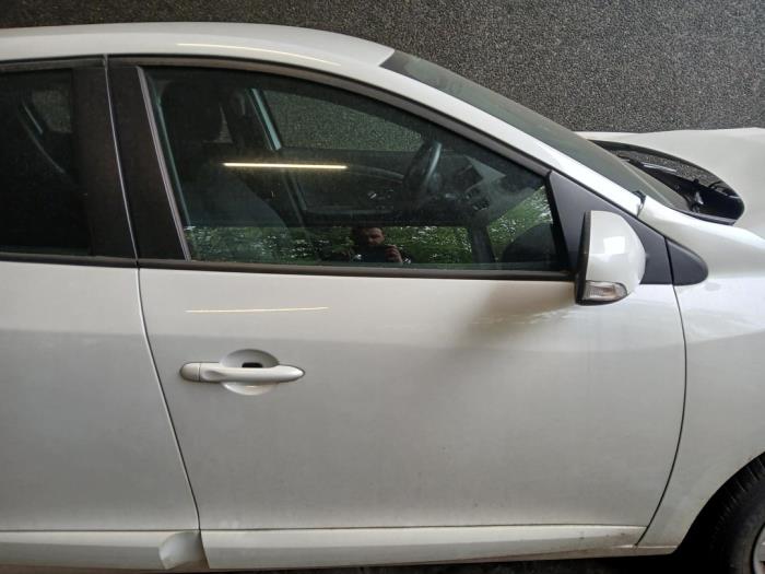 Renault Megane III Berline 1.2 16V TCE 115 Sloopvoertuig (2014, Wit)