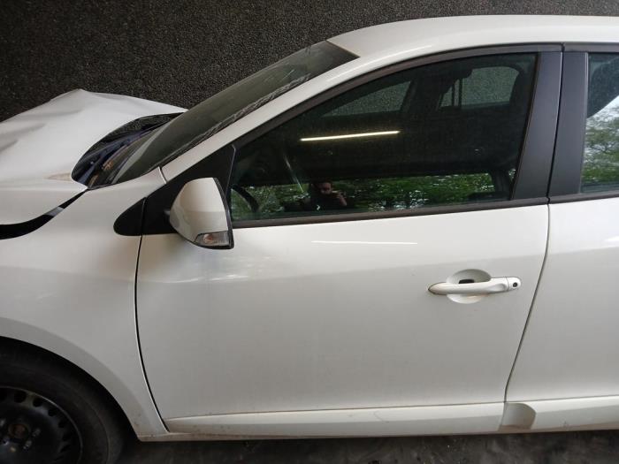 Renault Megane III Berline 1.2 16V TCE 115 Sloopvoertuig (2014, Wit)