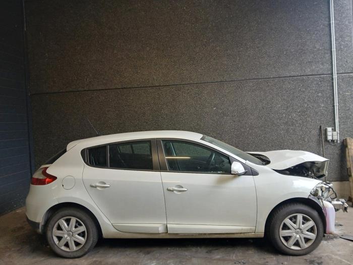 Renault Megane III Berline 1.2 16V TCE 115 Sloopvoertuig (2014, Wit)