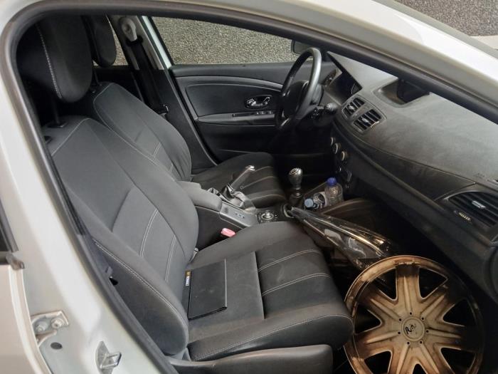 Renault Megane III Berline 1.2 16V TCE 115 Sloopvoertuig (2014, Wit)