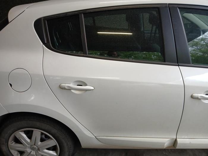 Renault Megane III Berline 1.2 16V TCE 115 Sloopvoertuig (2014, Wit)