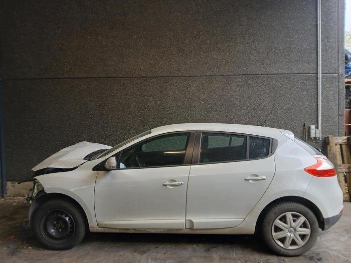 Renault Megane III Berline 1.2 16V TCE 115 Sloopvoertuig (2014, Wit)