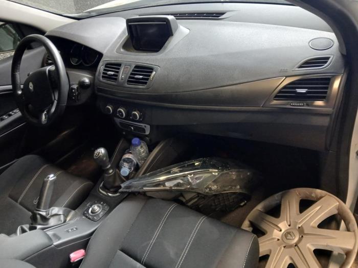 Renault Megane III Berline 1.2 16V TCE 115 Sloopvoertuig (2014, Wit)