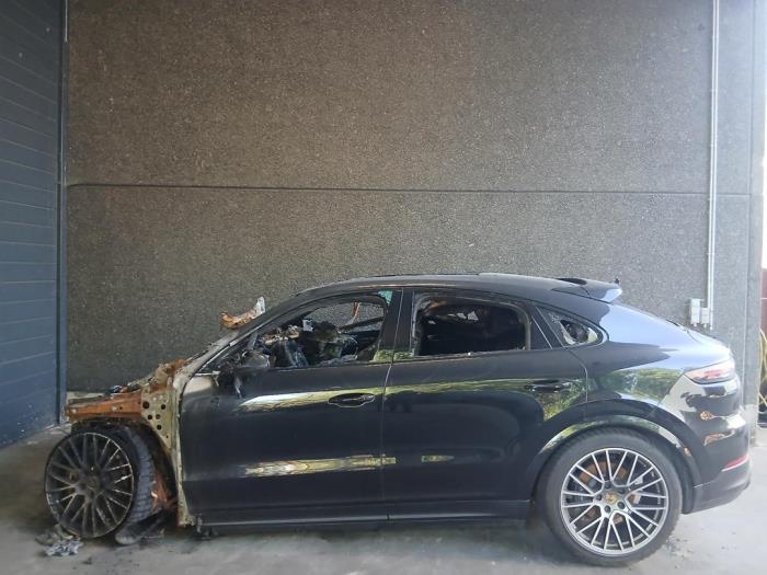 Porsche Cayenne Sloopvoertuig (2023, Zwart)