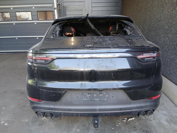 Porsche Cayenne Sloopvoertuig (2023, Zwart)