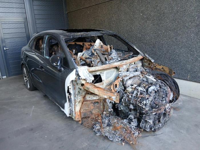 Porsche Cayenne Sloopvoertuig (2023, Zwart)