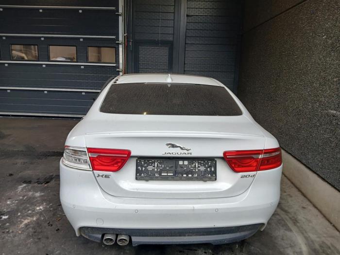 Jaguar XE 2.0d 180 16V Sloopvoertuig (2018, Wit)