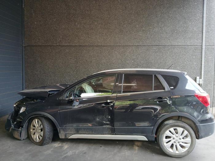 Suzuki SX4 S-Cross 1.0 Booster Jet Turbo 12V Sloopvoertuig (2018, Zwart)