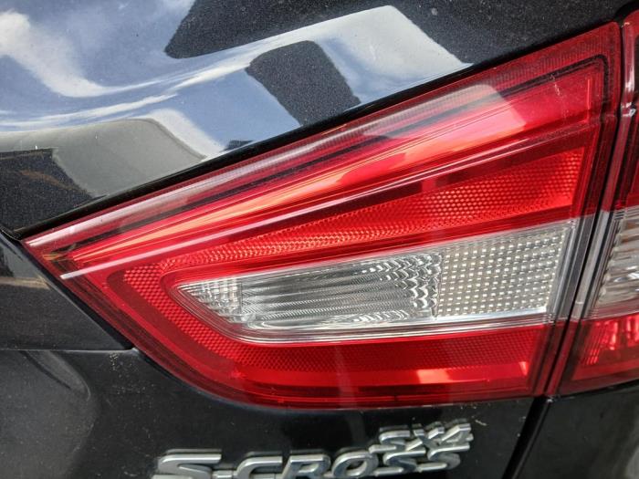 Suzuki SX4 S-Cross 1.0 Booster Jet Turbo 12V Sloopvoertuig (2018, Zwart)