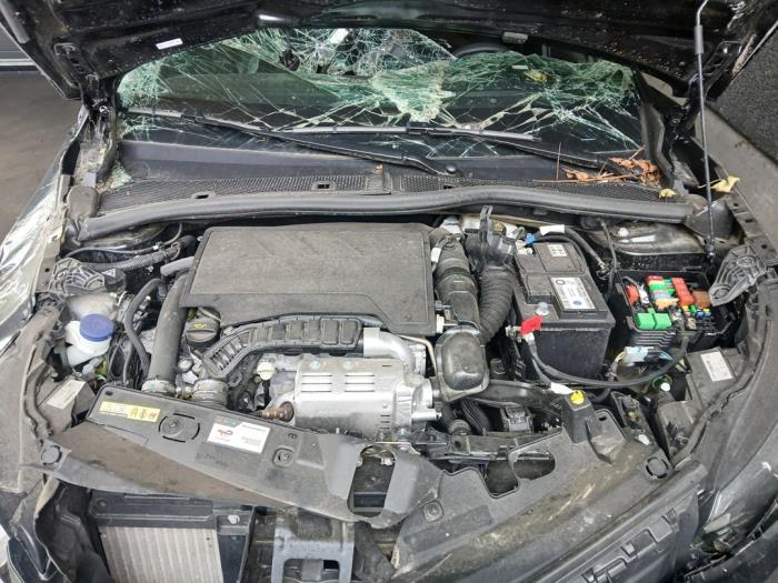 Peugeot 2008 1.2 VTi 12V PureTech 130 Sloopvoertuig (2024, Zwart)