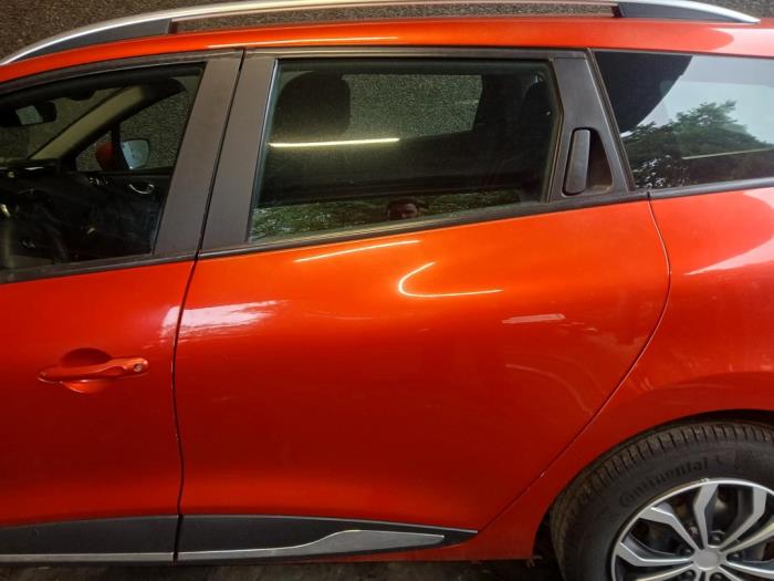 Renault Clio IV Estate/Grandtour 0.9 Energy TCE 90 12V Sloopvoertuig (2015, Rood)