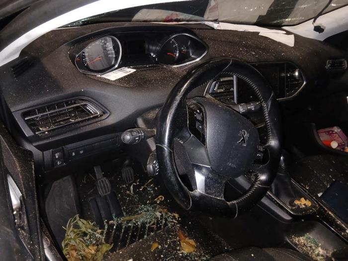 Peugeot 308 SW 1.2 12V e-THP PureTech 110 Sloopvoertuig (2016, Zwart)