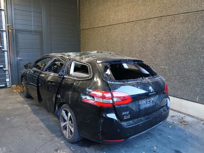 Peugeot 308 SW 1.2 12V e-THP PureTech 110 Sloopvoertuig (2016, Zwart)