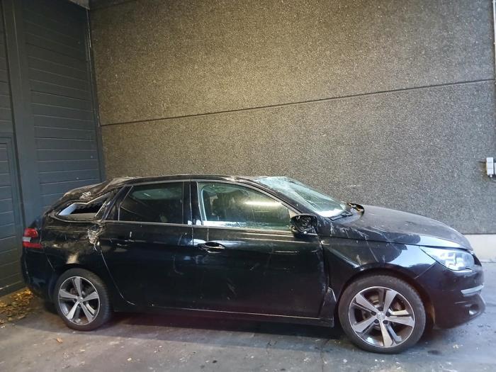 Peugeot 308 SW 1.2 12V e-THP PureTech 110 Sloopvoertuig (2016, Zwart)