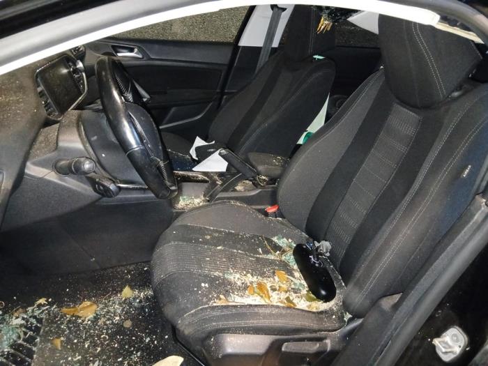 Peugeot 308 SW 1.2 12V e-THP PureTech 110 Sloopvoertuig (2016, Zwart)