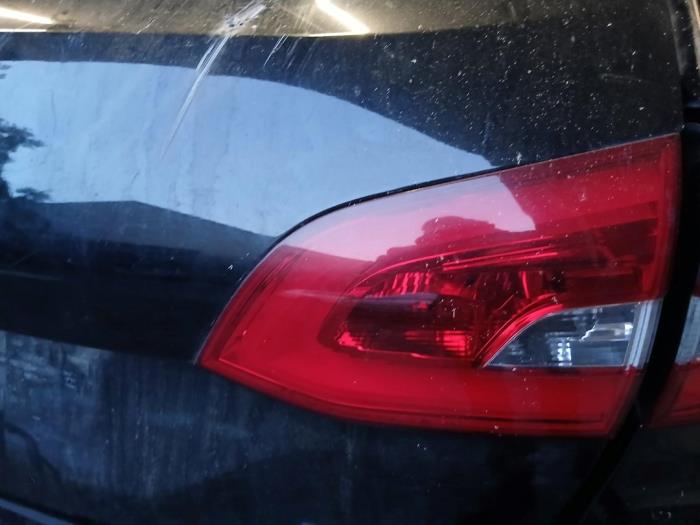 Peugeot 308 SW 1.2 12V e-THP PureTech 110 Sloopvoertuig (2016, Zwart)