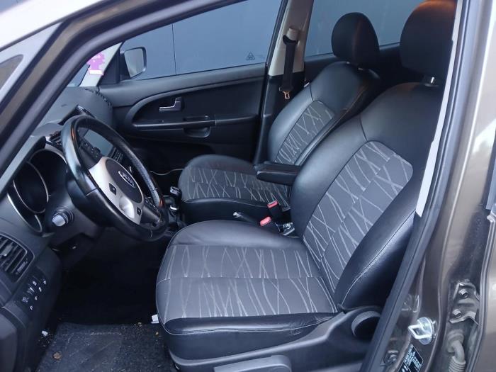 Kia Venga 1.4 CVVT 16V Sloopvoertuig (2017, Bruin)