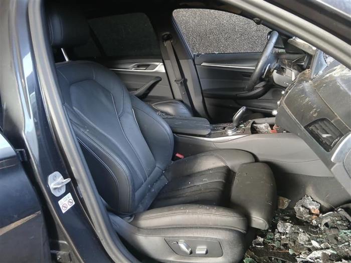 BMW 5 serie Touring 520d Sloopvoertuig (2023, Donker, Grijs)