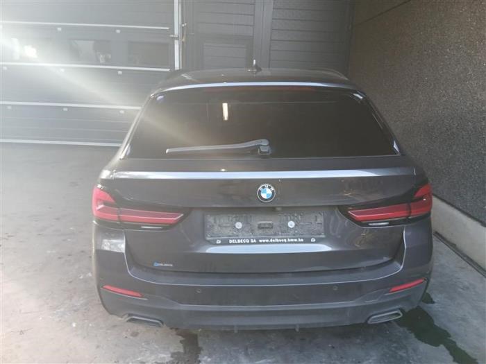 BMW 5 serie Touring 520d Sloopvoertuig (2023, Donker, Grijs)