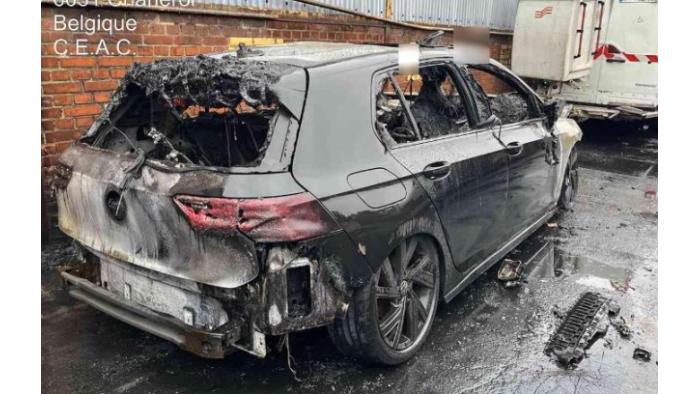 Volkswagen Golf VIII 1.0 eTSI 12V Sloopvoertuig (2024, Zwart)