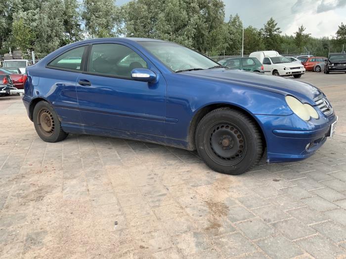 Mercedes C Sportcoupé 2.2 C-220 CDI 16V Sloopvoertuig (2003, Blauw)
