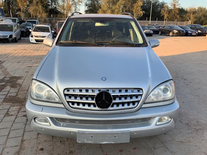 Mercedes ML I 400 4.0 CDI V8 32V Sloopvoertuig (2001, Grijs)