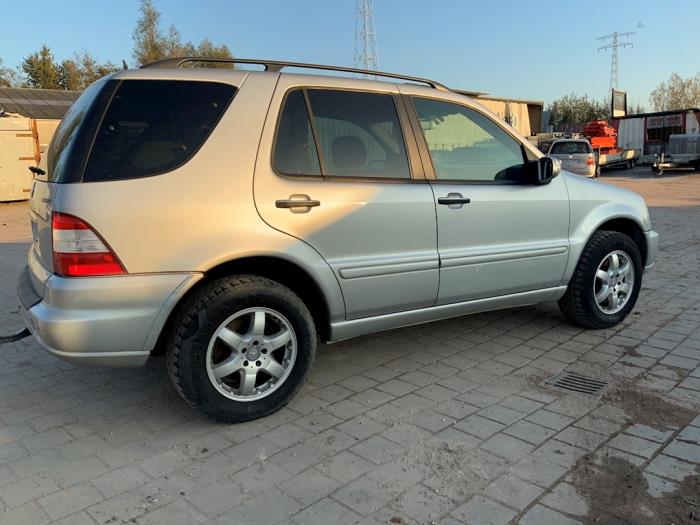 Mercedes ML I 400 4.0 CDI V8 32V Sloopvoertuig (2001, Grijs)