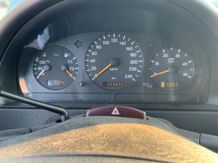 Mercedes ML I 400 4.0 CDI V8 32V Sloopvoertuig (2001, Grijs)