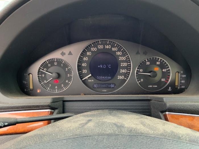 Mercedes E 2.2 E-220 CDI 16V Sloopvoertuig (2003, Zwart)