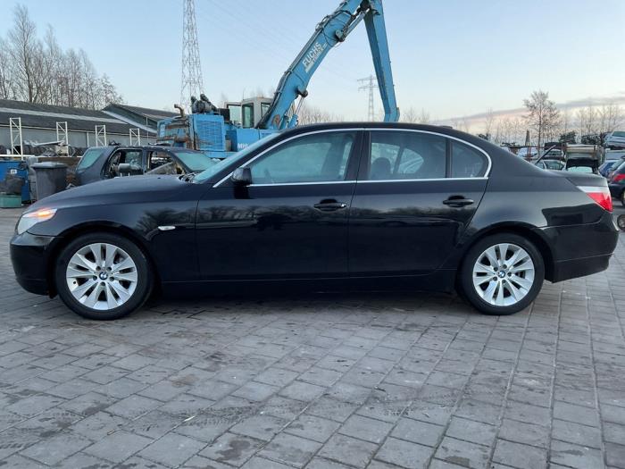 BMW 5 serie 530i 24V Sloopvoertuig (2004, Zwart)