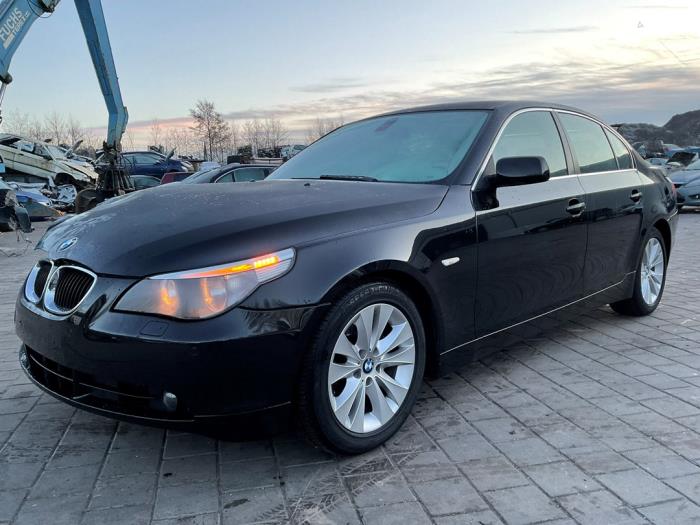 BMW 5 serie 530i 24V Sloopvoertuig (2004, Zwart)