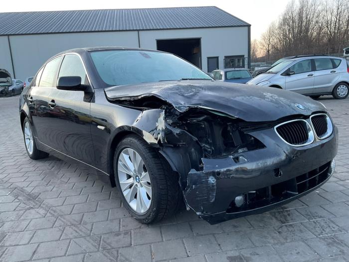 BMW 5 serie 530i 24V Sloopvoertuig (2004, Zwart)