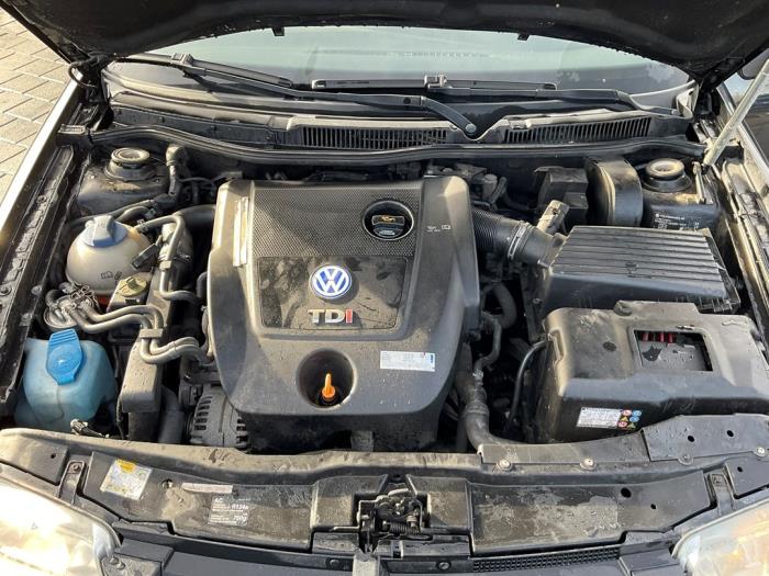 Volkswagen Bora 1.9 TDI 100 Sloopvoertuig (2004, Zwart)