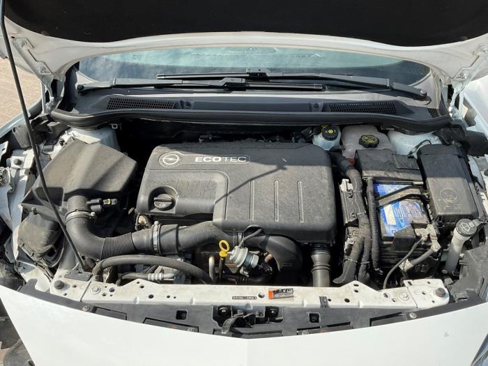 Opel Astra J GTC 1.7 CDTi 16V ecoFLEX 110 Sloopvoertuig (2013, Wit)