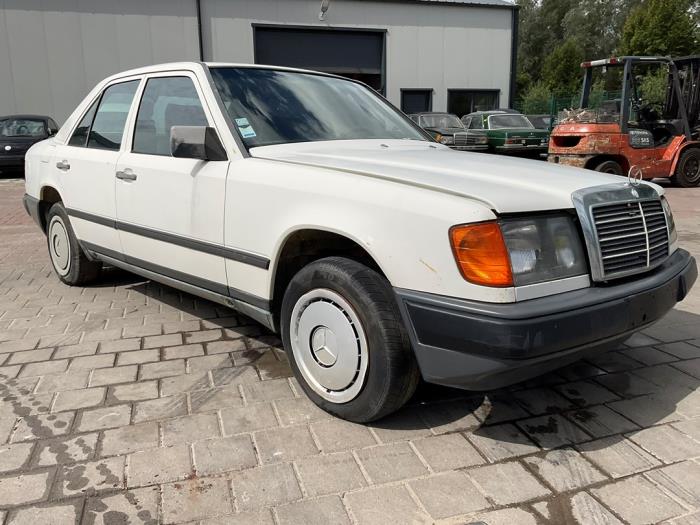 Mercedes E diesel 2.0 200 D Sloopvoertuig (1985, Wit)