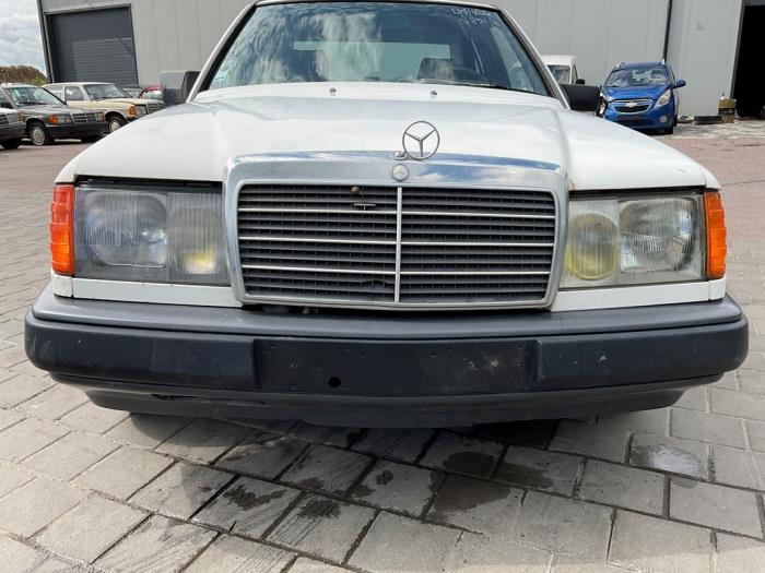 Mercedes E diesel 2.0 200 D Sloopvoertuig (1985, Wit)