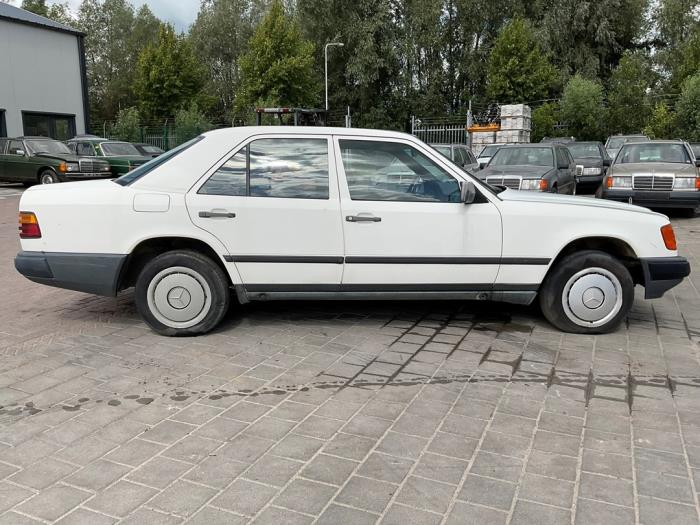 Mercedes E diesel 2.0 200 D Sloopvoertuig (1985, Wit)