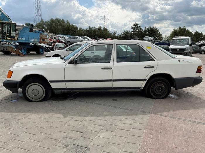 Mercedes E diesel 2.0 200 D Sloopvoertuig (1985, Wit)
