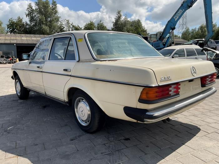 Mercedes 200-280 250 Sloopvoertuig (1980)