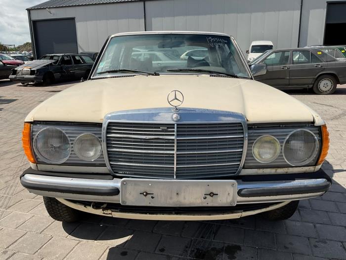 Mercedes 200-280 250 Sloopvoertuig (1980)