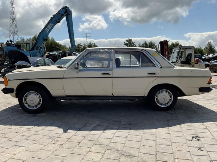 Mercedes 200-280 250 Sloopvoertuig (1980)